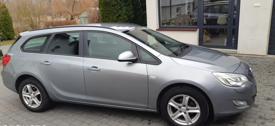 Opel Astra cena 22990 przebieg: 175000, rok produkcji 2012 z Tczew małe 191